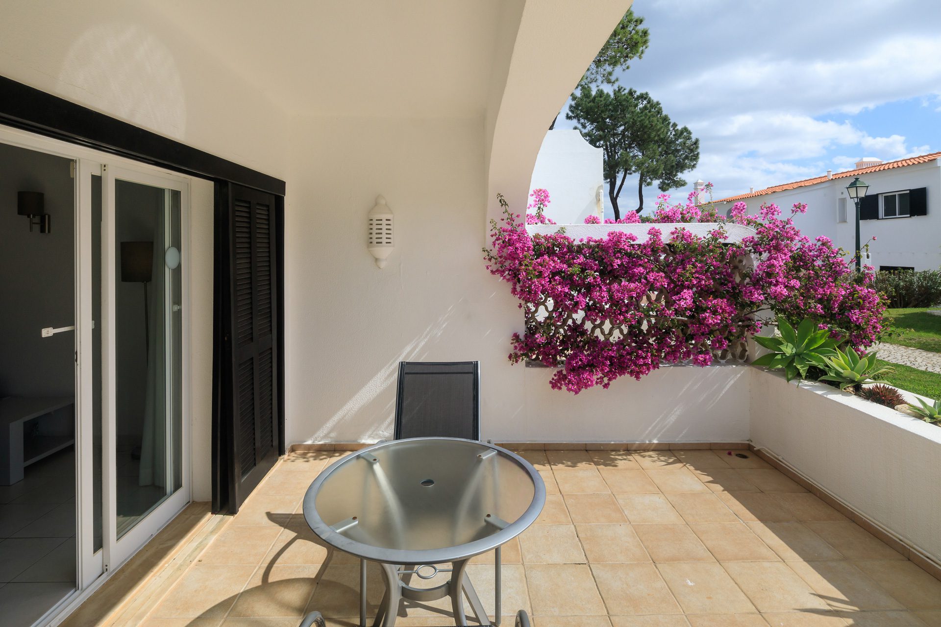 One Bedroom Apartment