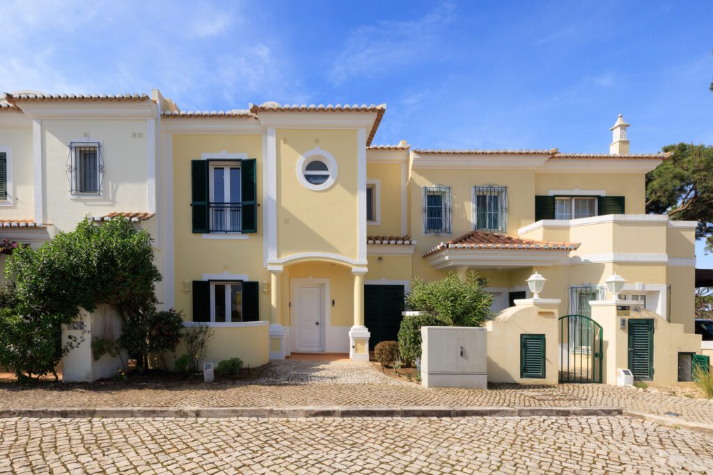 Three Bedroom Townhouse with pool