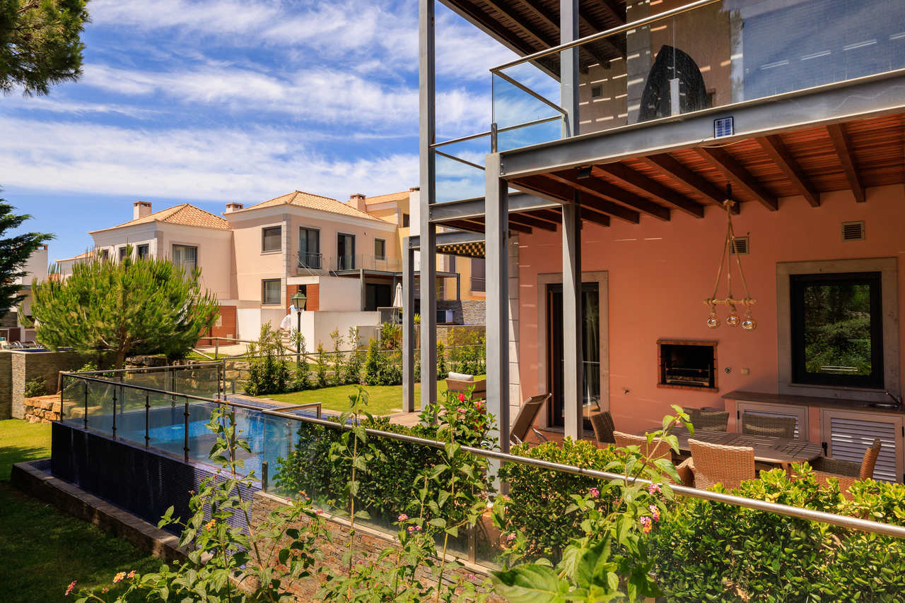 Three Bedroom Apartment with pool