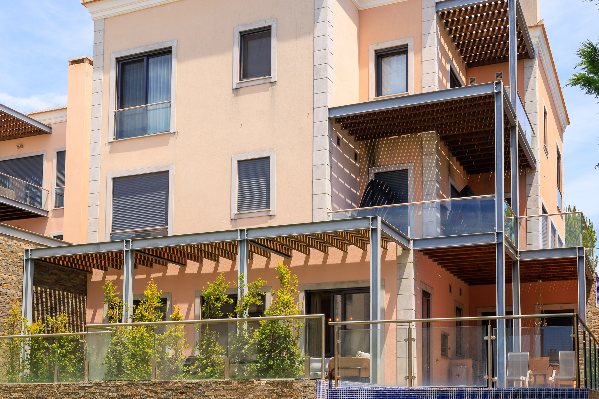 Three Bedroom Apartment with pool