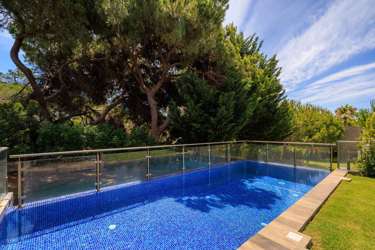 Three Bedroom Apartment with pool