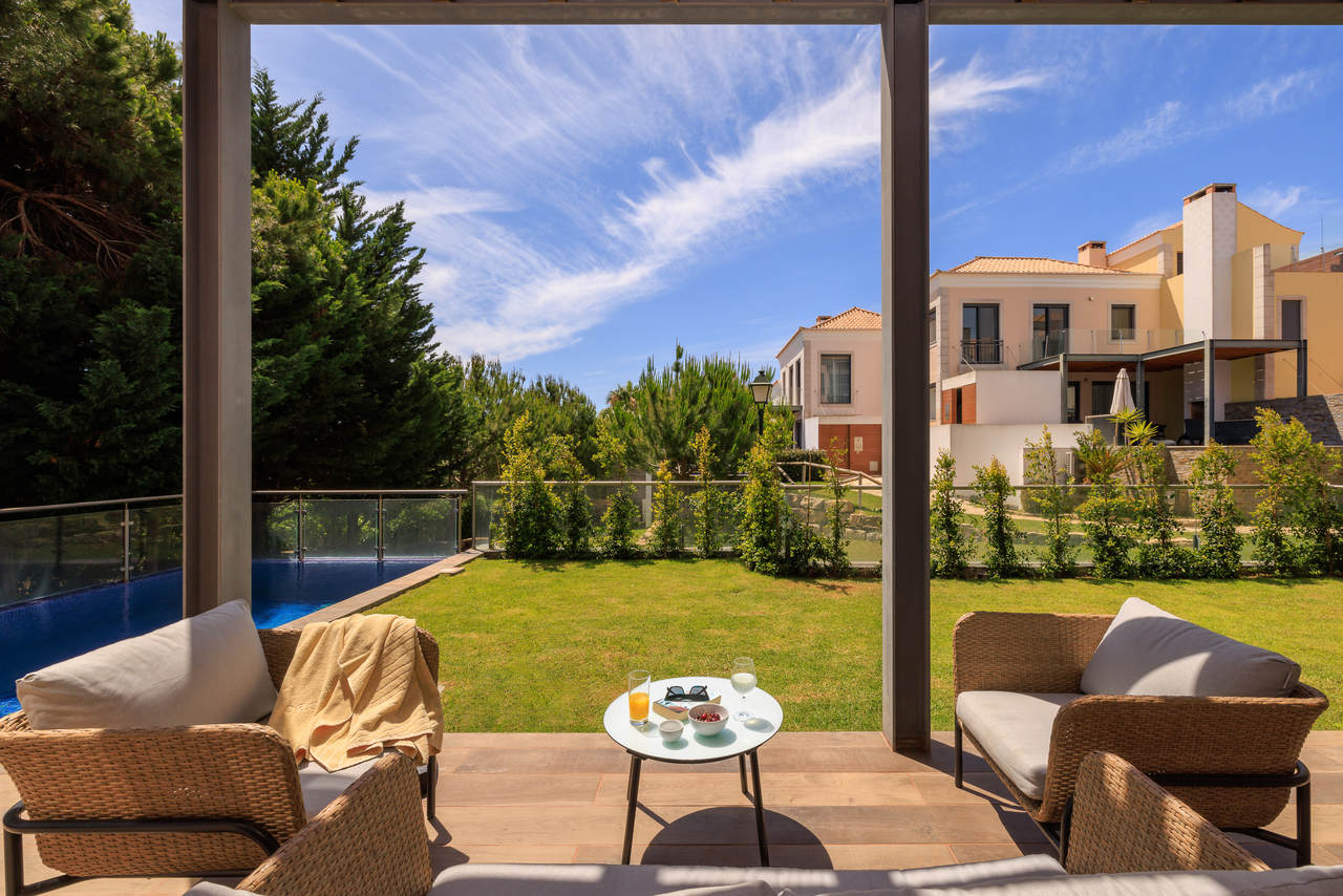 Three Bedroom Apartment with pool