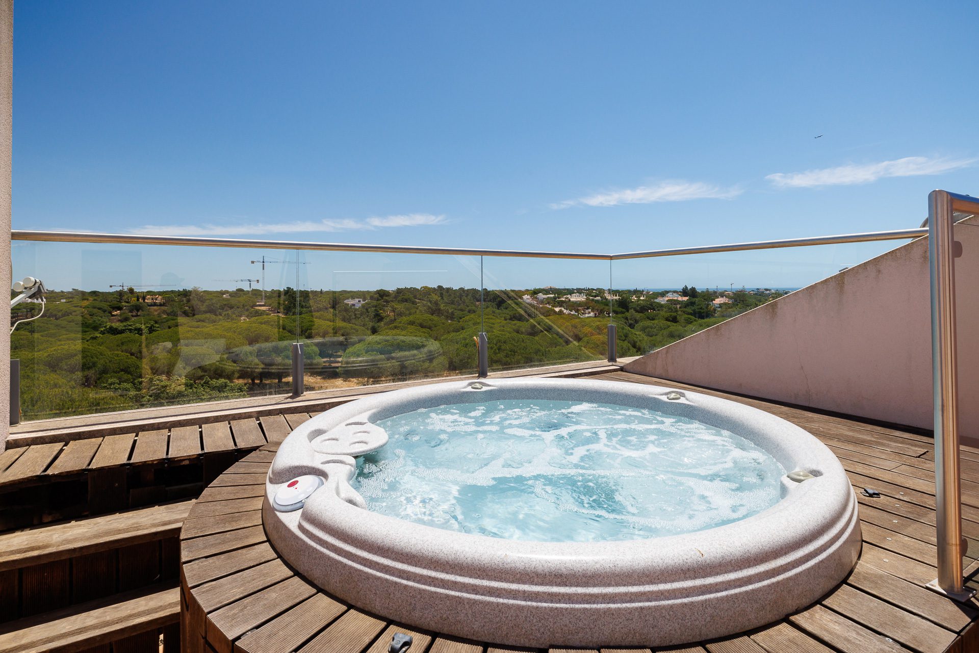 Two Bedroom Apartment with jacuzzi