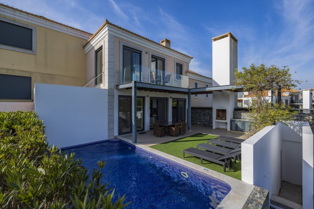 Two Bedroom Townhouse with pool