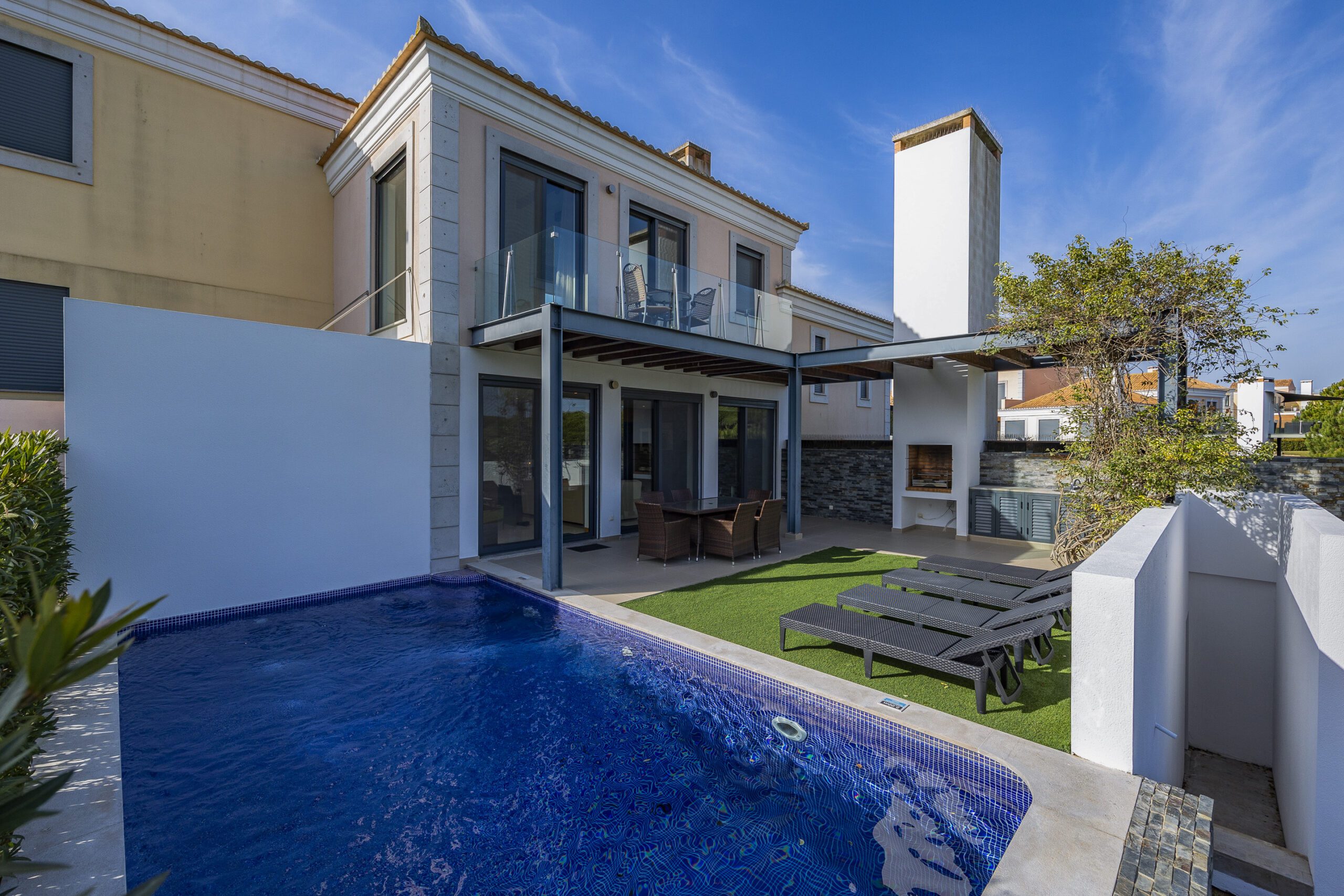 Two Bedroom Townhouse with pool