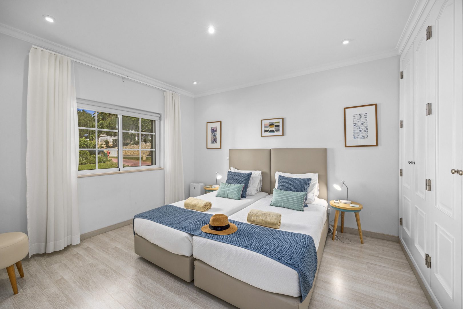 Three Bedroom Apartment with pool