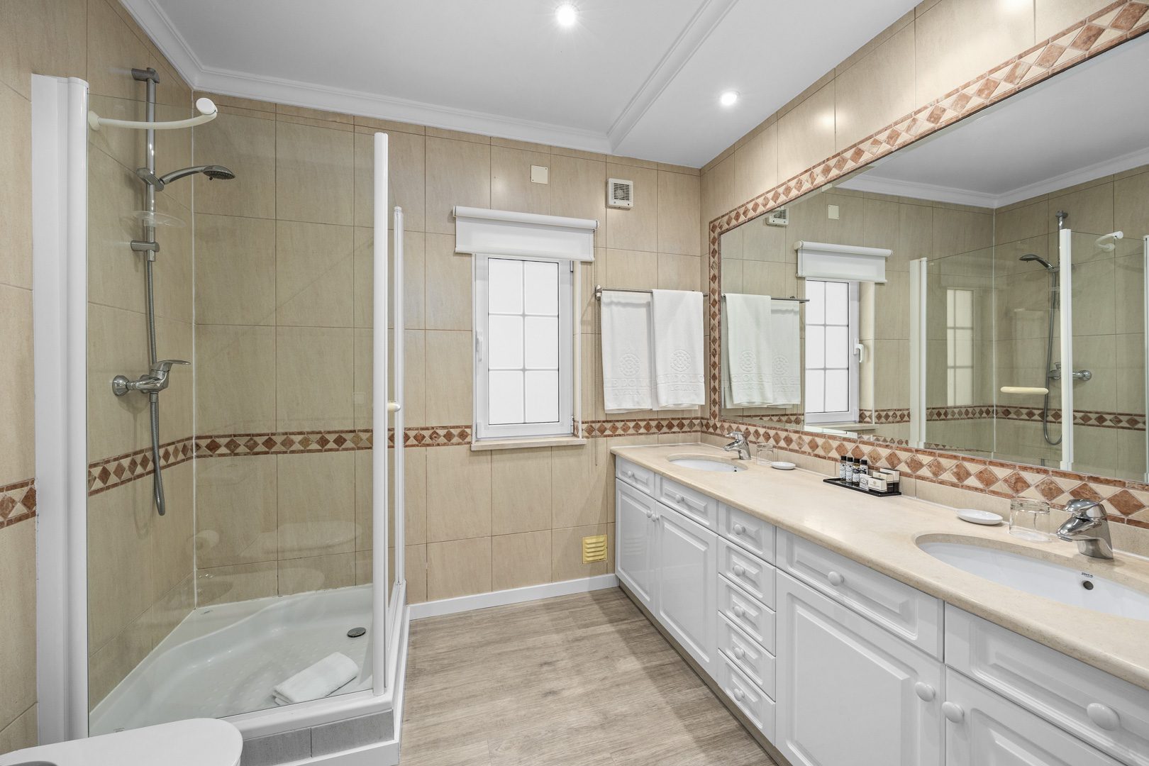 Three Bedroom Apartment with pool