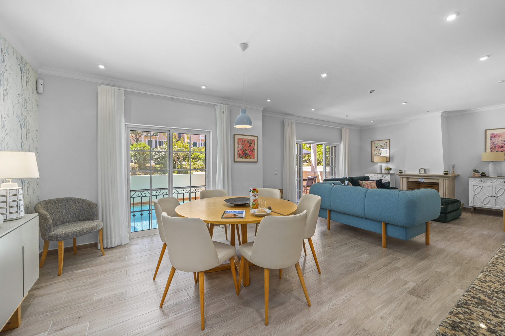 Three Bedroom Apartment with pool