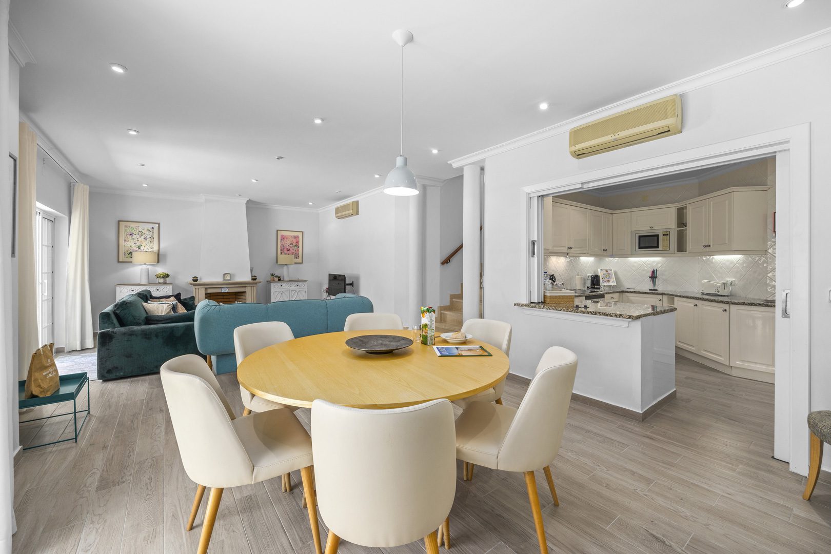 Three Bedroom Apartment with pool
