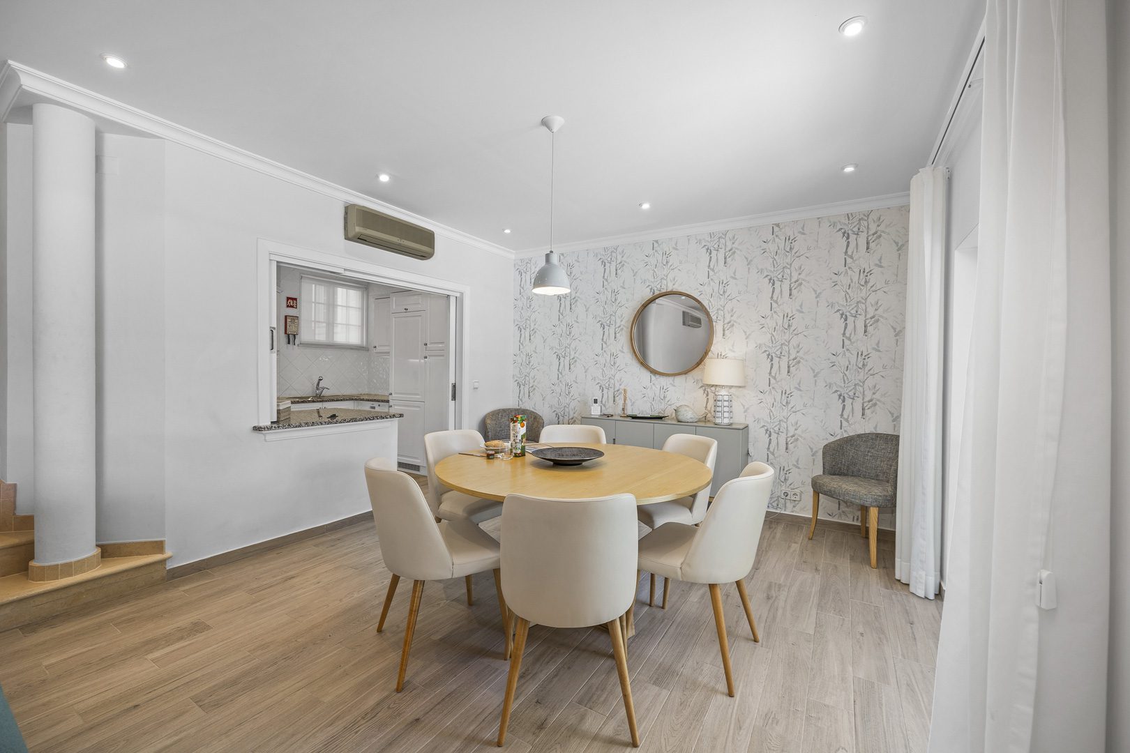 Three Bedroom Apartment with pool