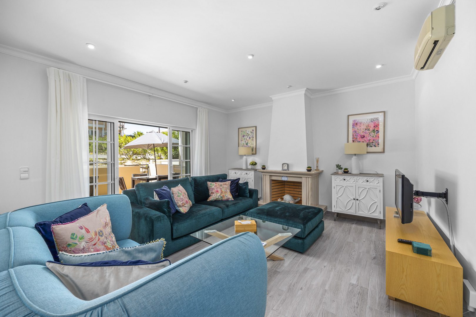 Three Bedroom Apartment with pool
