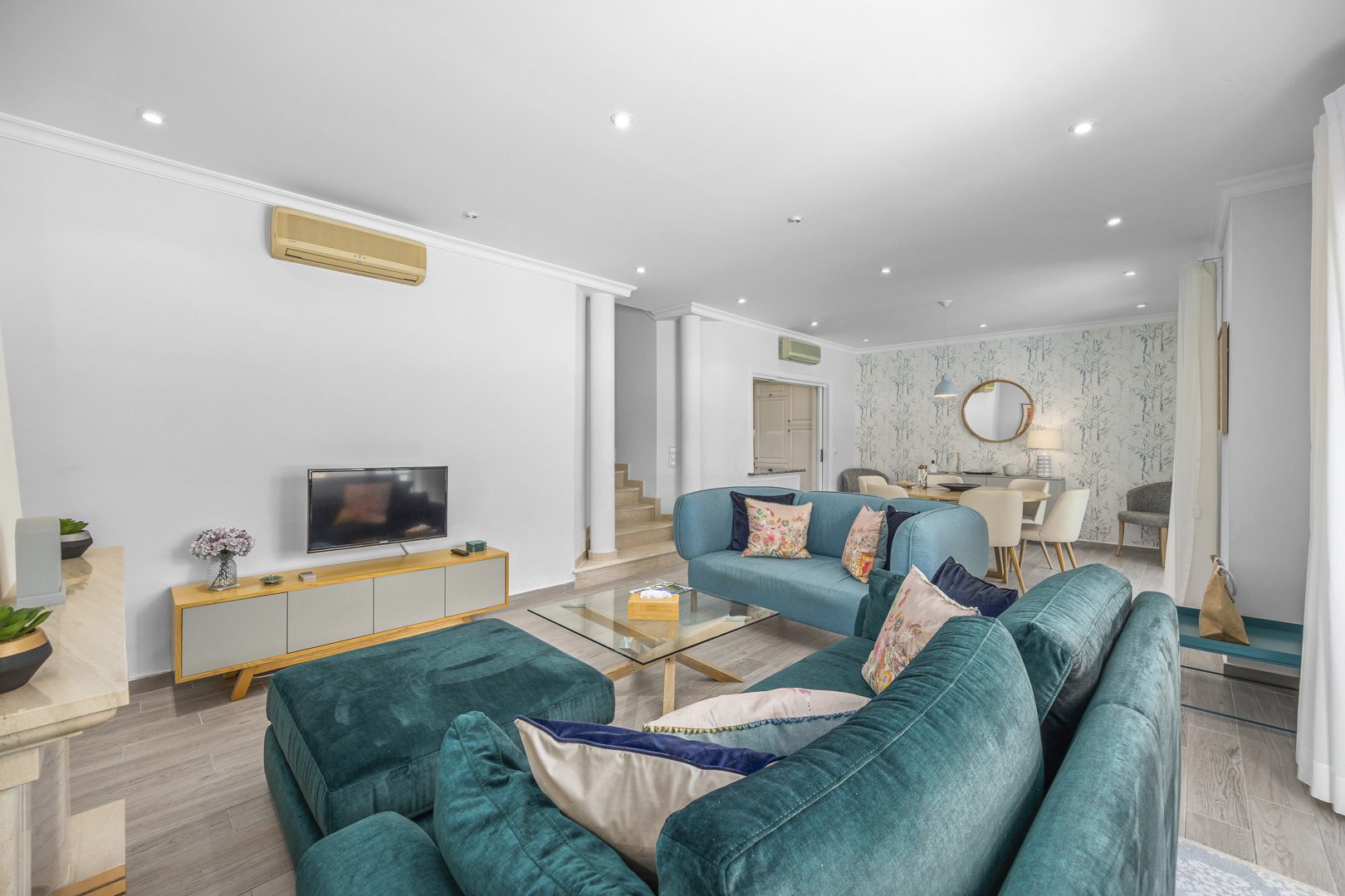Three Bedroom Apartment with pool