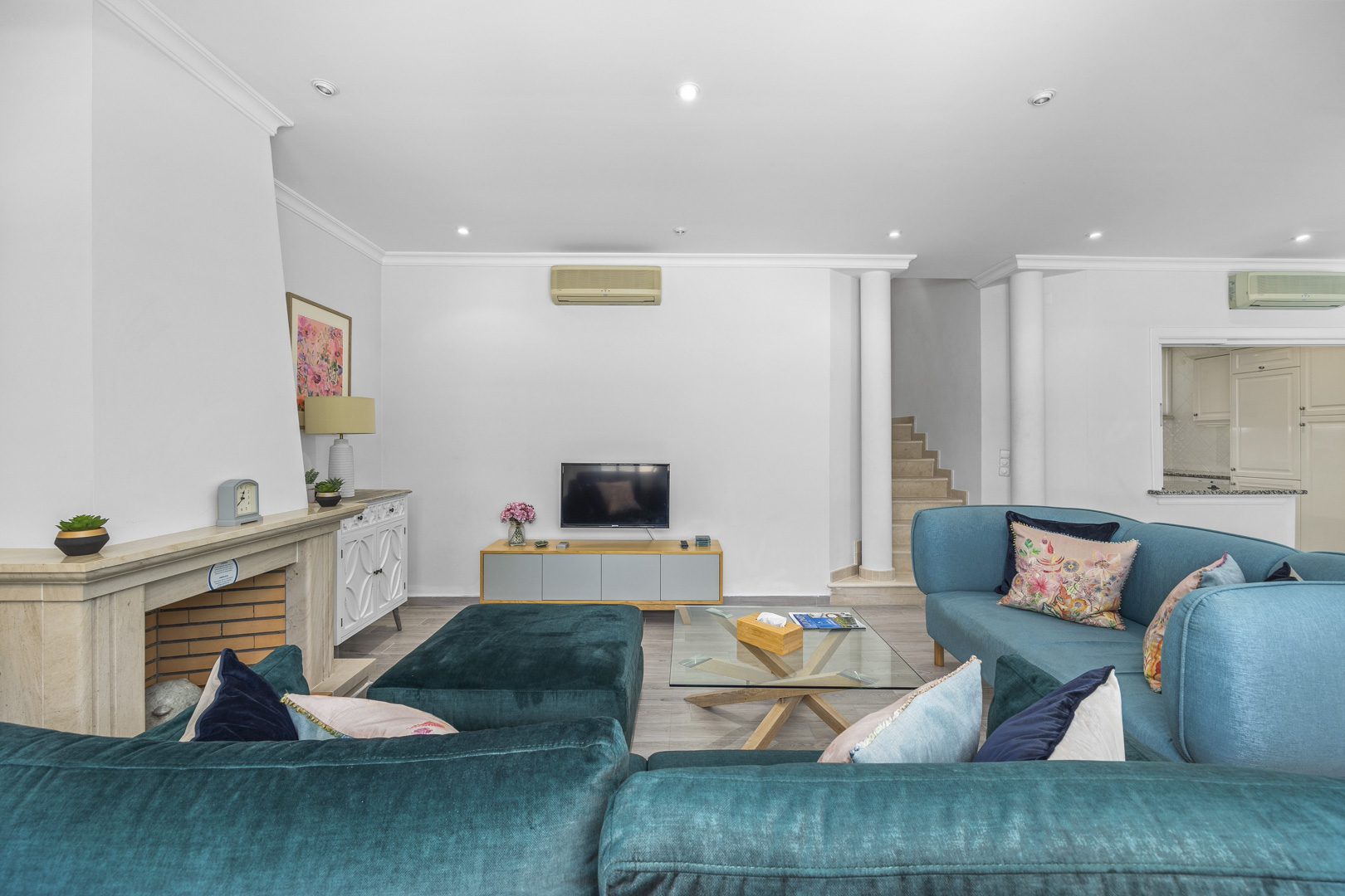 Three Bedroom Apartment with pool