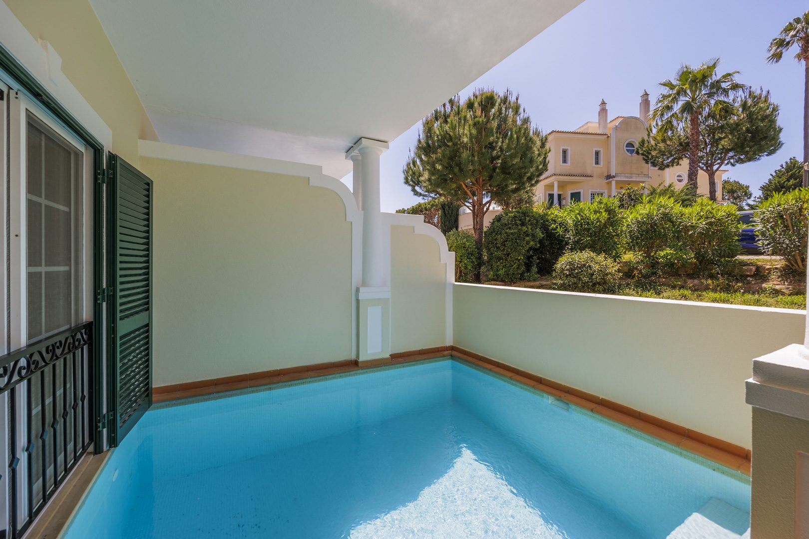 Three Bedroom Apartment with pool