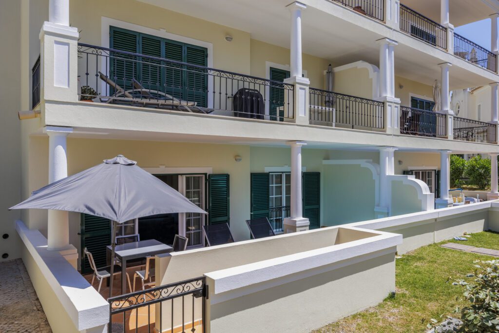 Three Bedroom Apartment with pool